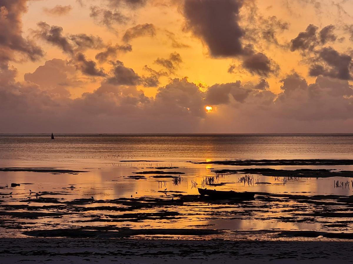 Beachfront Villa Ladha Ya Zanzibar Jambiani  Exteriör bild