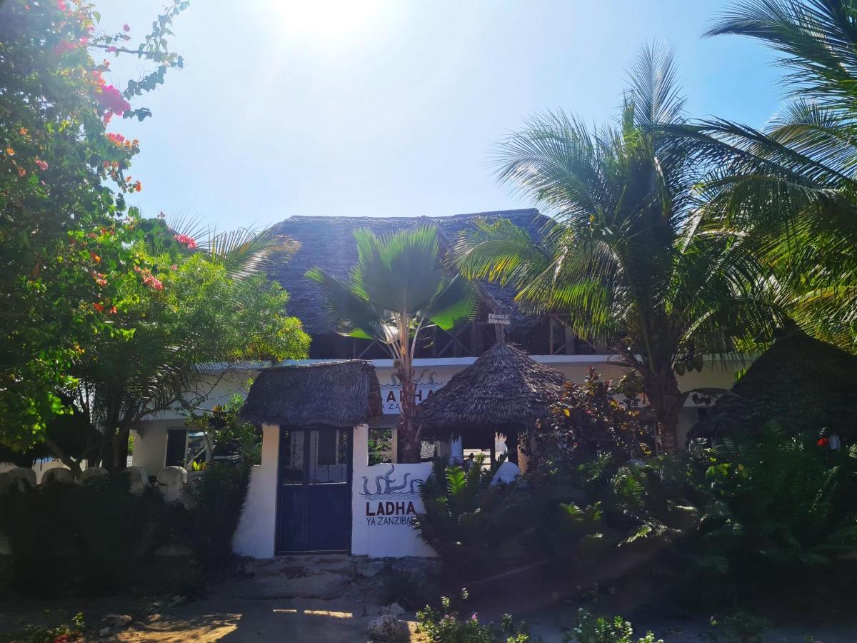 Beachfront Villa Ladha Ya Zanzibar Jambiani  Exteriör bild