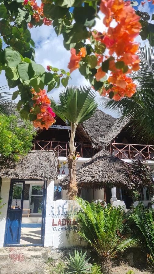 Beachfront Villa Ladha Ya Zanzibar Jambiani  Exteriör bild