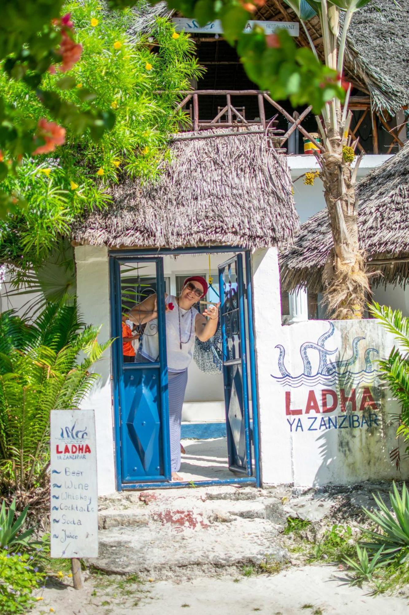 Beachfront Villa Ladha Ya Zanzibar Jambiani  Exteriör bild